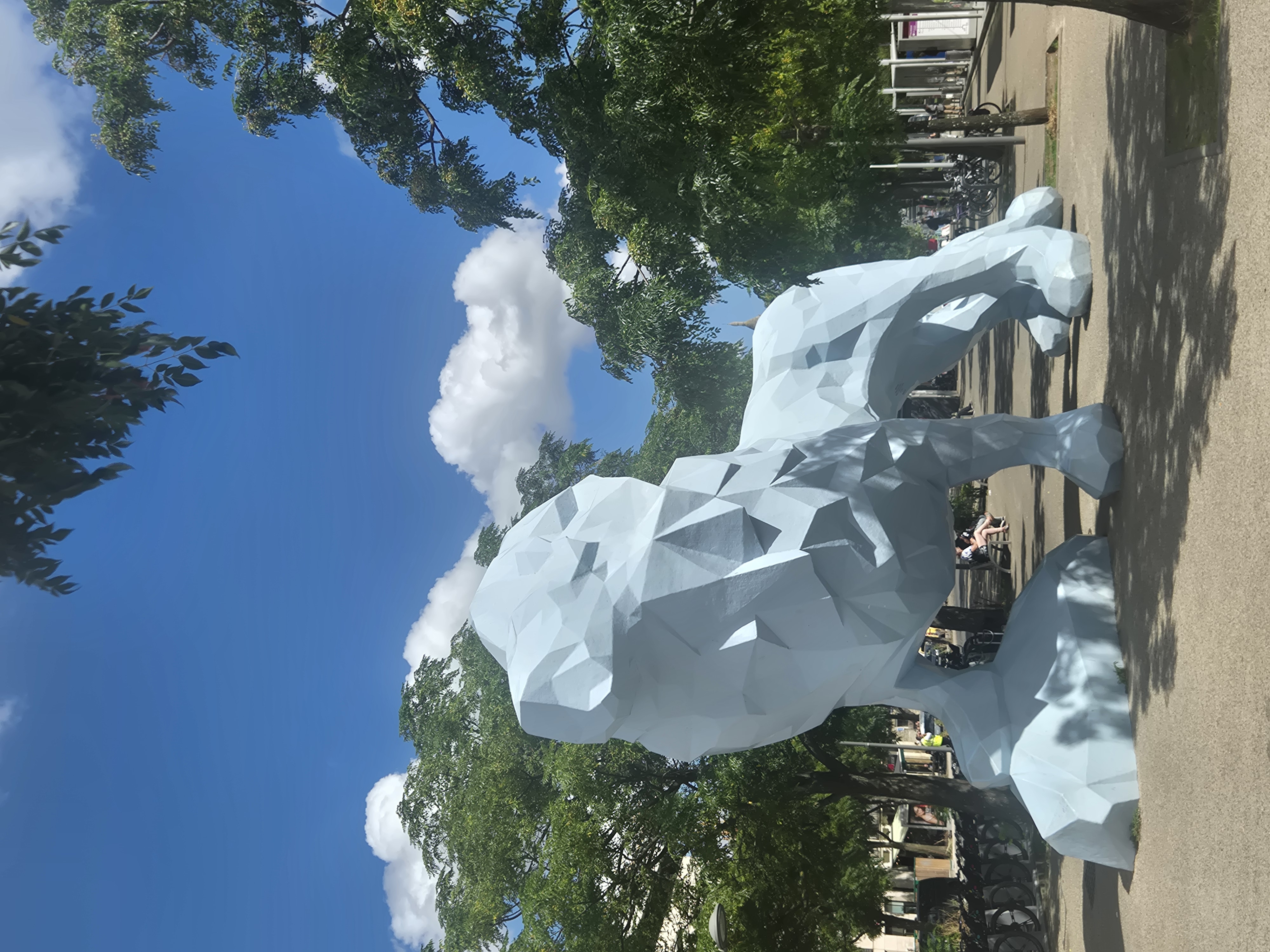 le lion bleu Xavier Veilhan Stalingrad Bordeaux Métropole