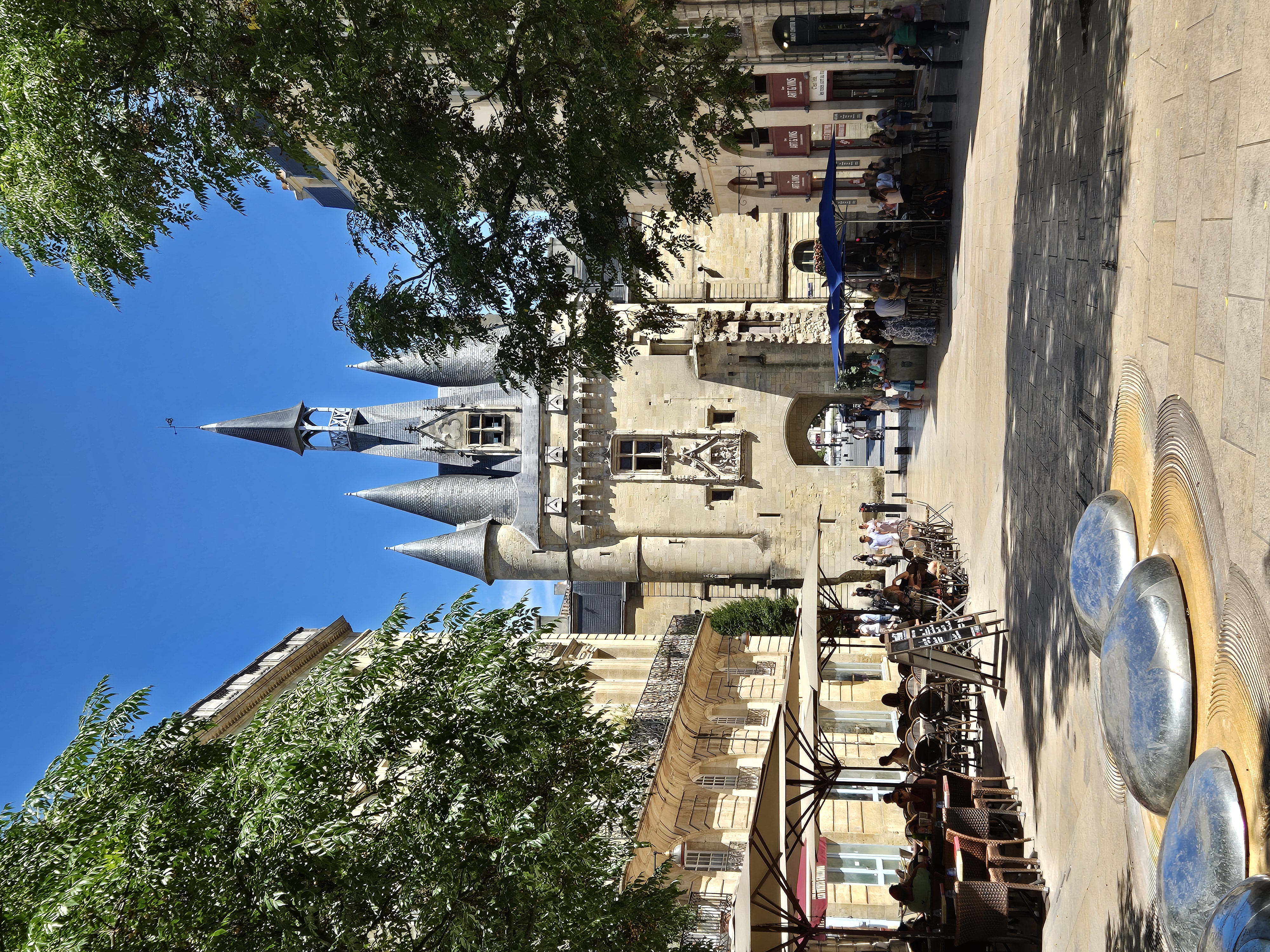 porte cailhau Camille in bordeaux